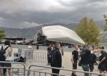Ιωάννινα: Κατέρρευσε από τον αέρα η σκηνή - Ματαίωση συναυλίας - Δείτε βίντεο