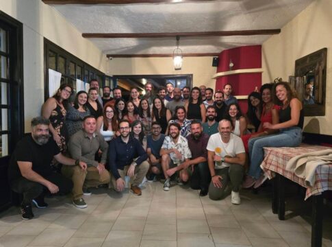 Ηράκλειο: Συναντήθηκαν ξανά 25 χρόνια μετά οι παλιοί συμμαθητές!