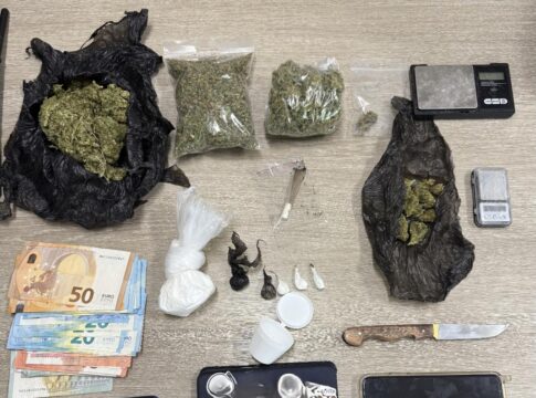 Ηράκλειο: Τα ναρκωτικά και το μαχαίρι τους… έβαλαν σε μπελάδες – Χειροπέδες σε τρία άτομα