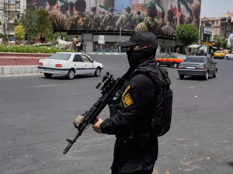 Ένοπλος αστυνομικός Ιράν