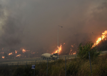 Kαθηγητής Ανδρέας Καζαντζίδης: Τι λέει για τις καταστροφικές πυρκαγιές και την Πάτρα