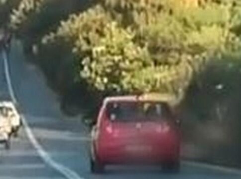 Κίνδυνος θάνατος στον ΒΟΑΚ: Προσπέρασε από δεξιά «ουρά» από αυτοκίνητα (βίντεο)