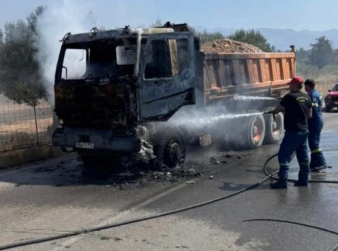 Κρήτη: Φορτηγό «τυλίχθηκε» στις φλόγες – Ολοκληρωτική καταστροφή
