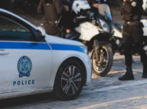 Μεγάλη επιχείρηση της ΕΛ.ΑΣ. στην Κρήτη – 48 συλλήψεις για όπλα, ναρκωτικά και εκβιασμούς