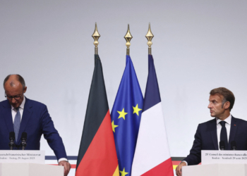 Μερτς - Μακρόν πιέζουν για δευτερογενείς κυρώσεις στη Ρωσία