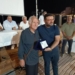 Ο αντιπρόεδρος του Ερασιτέχνη ΟΦΗ Νίκος Τσαμπουράκης βράβευσε τον θρύλο του ΟΦΗ Γιώργο Στρατάκη