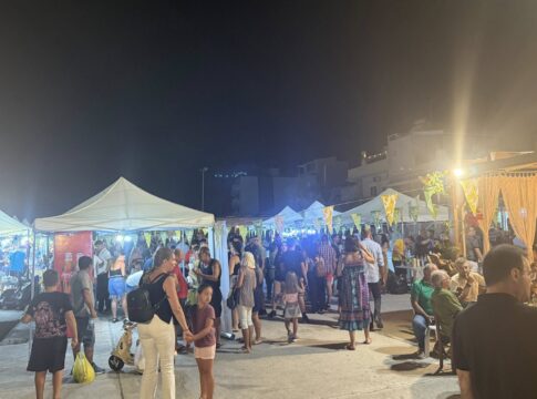 O κόσμος «αγκάλιασε» την 7η Γιορτή Μπανάνας κατακλύζοντας το λιμάνι της Άρβης