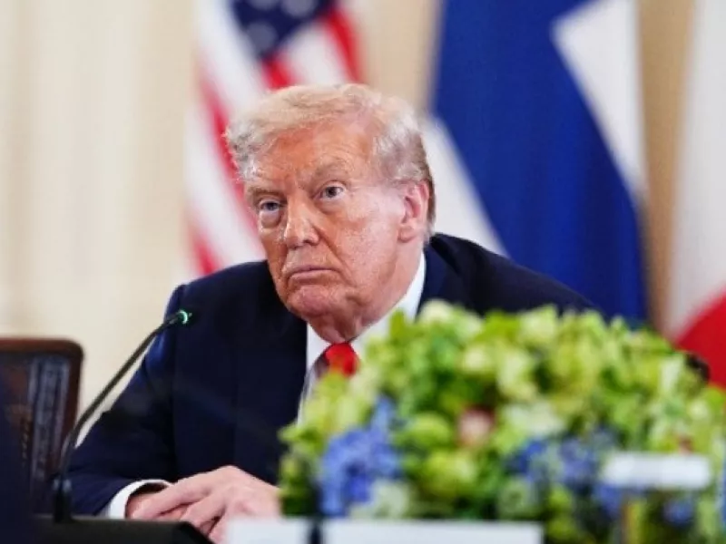 Ο Τραμπ απειλεί την Κίνα με δασμούς 200% αν δεν εξάγει μαγνήτες σπάνιων γαιών