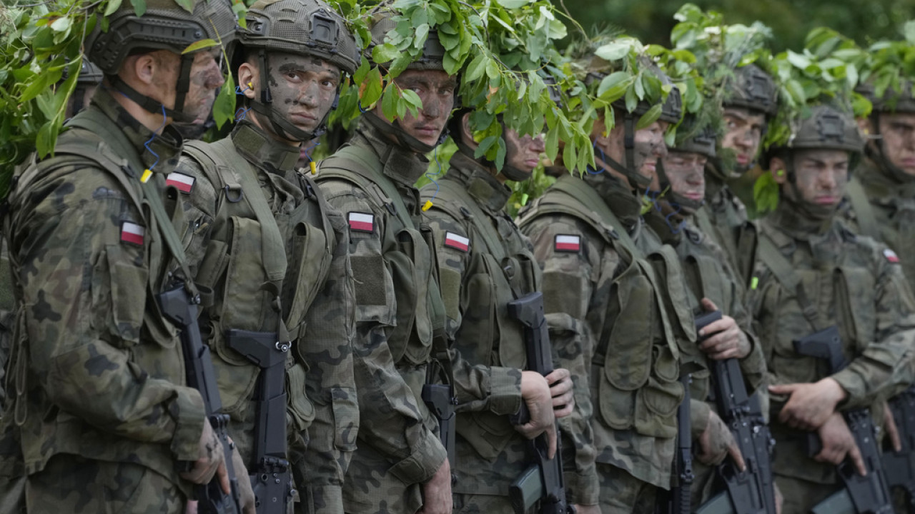 Πολωνία - Δημοσκόπηση: Όχι σε ειρηνευτική δύναμη στην Ουκρανία