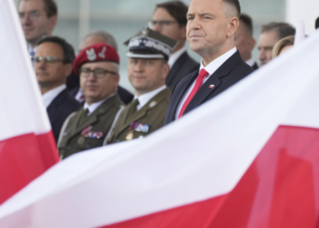 Πολωνία: Ο πρόεδρος Ναβρότσκι ζητά περιορισμό επιδομάτων για τους Ουκρανούς