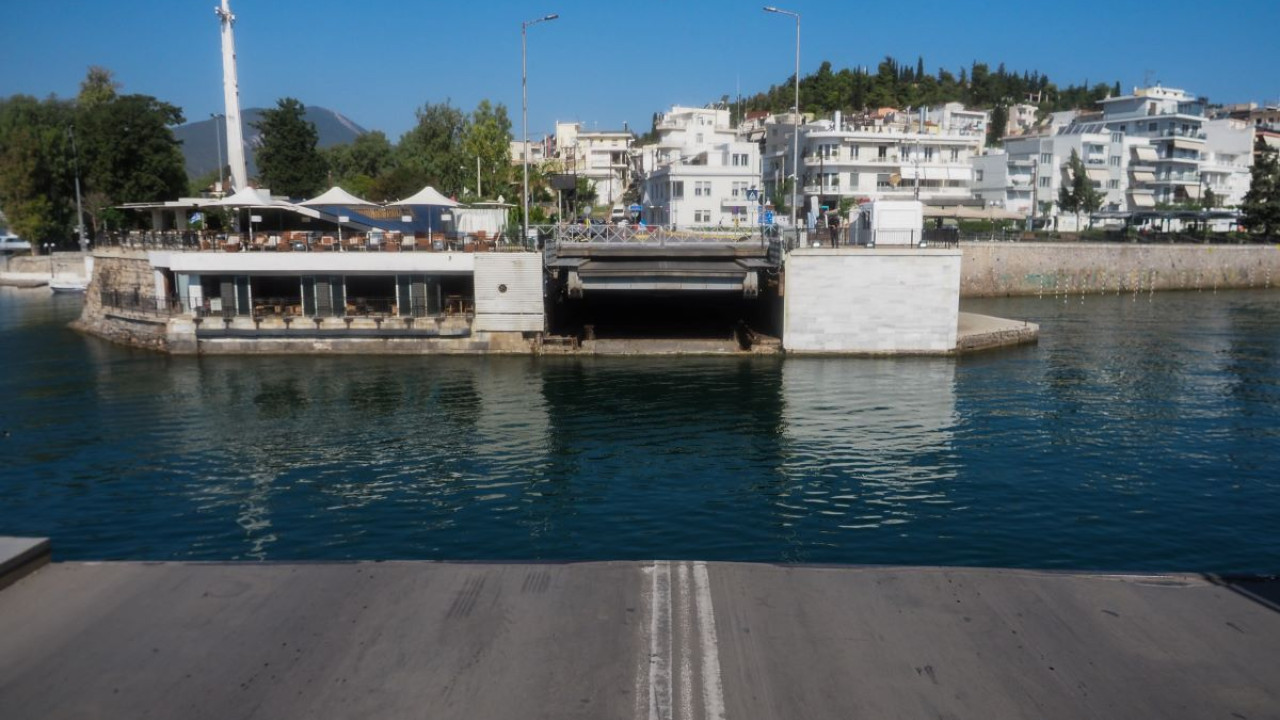 Πολύ σοβαρή η βλάβη στη γέφυρα Ευρίπου – Δεν θα ανοίξει για πλοία ούτε αύριο