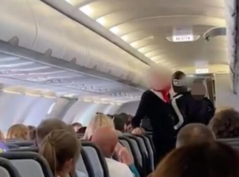 Πτήση προς Ηράκλειο αναγκάστηκε να επιστρέψει στο Λονδίνο έπειτα από επεισόδιο με μεθυσμένους επιβάτες (βίντεο)