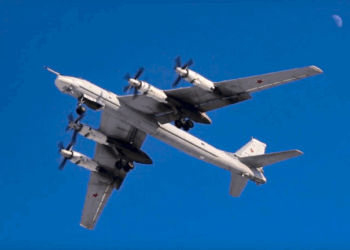 Ρωσία: Βομβαρδιστικά Tu-95MS πάνω από τη θάλασσα Μπάρεντς