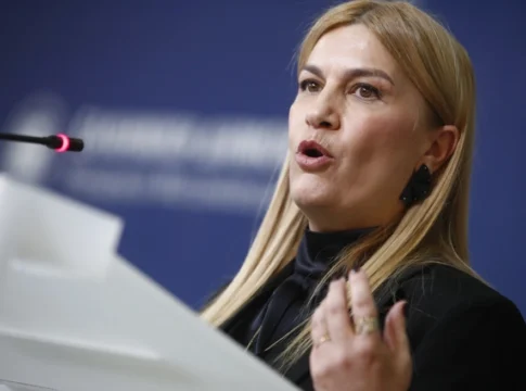 Σέβη Βολουδάκη: Βανδάλισαν το πολιτικό της γραφείο – «Δεν θα καταφέρουν να με φιμώσουν»