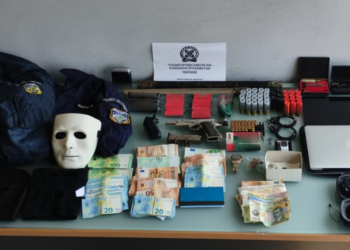 Σύλληψη 38χρονου στον Ταύρο: Κατασχέθηκαν όπλα, κροτίδες, ναρκωτικά και drone