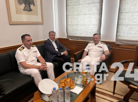 Συνάντηση Αρναουτάκη με τον Αρχηγό του Λιμενικού – Επανέλαβε την θέση της αυτοδιοίκησης τρεις δομές προσωρινής φιλοξενίας μεταναστών ο Περιφερειάρχης