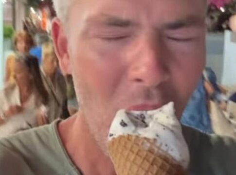 Τηλεοπτικός σταρ έκανε 180 ώρες ταξίδι για ένα παγωτό στην Αντίπαρο!