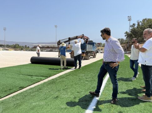 Τοποθετήθηκε ο νέος χλοοτάπητας στα Γήπεδα της Μοναχής Ελιάς