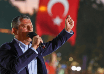 Τουρκία: Εισαγγελική έρευνα εις βάρος του προέδρου του CHP Οζγκιούρ Οζέλ