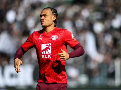 Τσέλσι, μεταγραφές: Ο Τσάβι Σίμονς περιμένει deal των «μπλε» με Λειψία