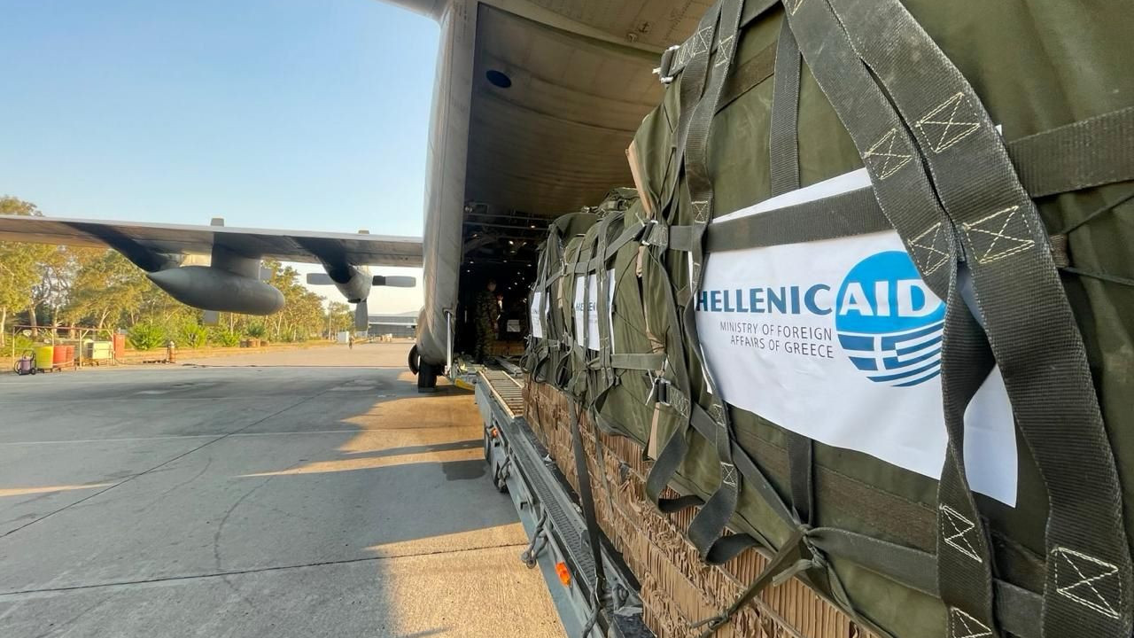 Βίντεο: Η ρίψη της ελληνικής ανθρωπιστικής βοήθειας στη Γάζα 