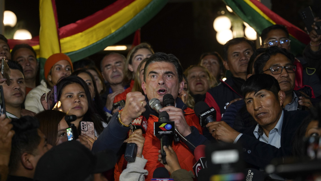 Βολιβία: Δεν θα εφαρμόσει οικονομική πολιτική δραστικής «προσαρμογής» επιβεβαιώνει το φαβορί των προεδρικών εκλογών, γερουσιαστής Πας