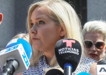 Υπόθεση Επστάιν: Τα απομνημονεύματα της Βιρτζίνια Τζιουφρέ, αναμένεται να βάλουν νέες φωτιές