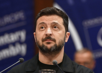 Ζελένσκι: Ζητά 1 δισ. δολάρια τον μήνα για την αγορά αμερικανικών όπλων