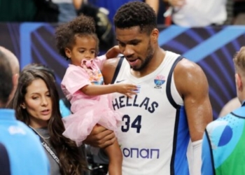 Αντετοκούνμπο: «Δεν θέλω να πιέσω τον κόουτς Σπανούλη, αλλά αν δεν είναι κι αυτός εδώ, δεν θα είμαι κι εγώ»