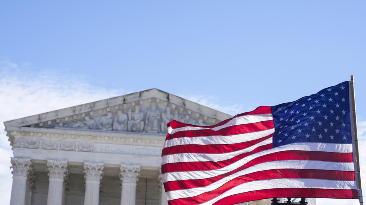 Αντισυνταγματική η απόφαση Τραμπ που αρνείται επιχορηγήσεις σε καλλιτέχνες λόγω «ιδεολογίας φύλου»