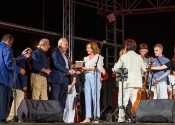 Από το κατάμεστο Κηποθέατρο «Νίκος Καζαντζάκης» εστάλη ισχυρό μήνυμα για τη δικαίωση των εκτελεσθέντων της Βιάννου