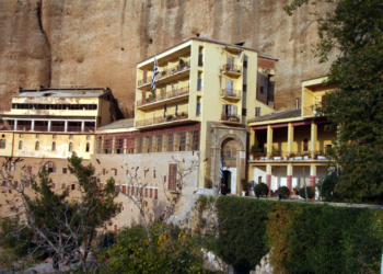 Απολογούνται σήμερα οι συλληφθέντες για την υπόθεση αρχαιοκαπηλίας στη Μονή Μεγάλου Σπηλαίου