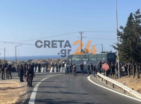 Ασφυξία στους δρόμους προς το αεροδρόμιο Ηρακλείου – Στον κόμβο μέχρι τις 19.00 οι αγρότες – Φωτογραφίες