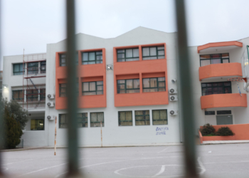 Ασπίδα για τους ανηλίκους το Kids Wallet - Σχεδόν 15.000 αποβολές μαθητών πέρυσι λόγω κινητού
