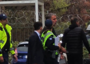 Μπισμπίκης: Ποινική δίωξη σε βαθμό πλημμελήματος για εγκατάλειψη οχημάτων