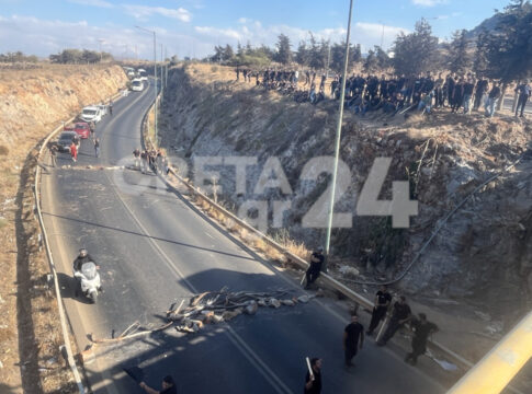 Μπλόκα αγροτοκτηνοτρόφων: Για «πισώπλατη μαχαιριά» στον τουρισμό μιλούν οι τουριστικοί φορείς