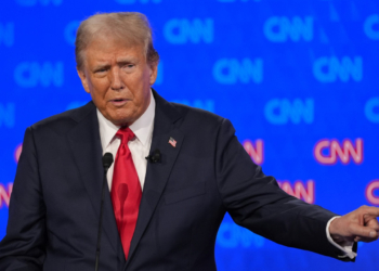 CNN για Τραμπ: Κρύβει τις πολιτικές του αδυναμίες, υιοθετώντας ρητορική «Αποκάλυψης»