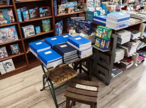 Διανομή σχολικών ειδών από την Περιφέρεια Κρήτης σε δομές Παιδικής Προστασίας στο Ηράκλειο