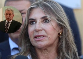 Δίκη για τον θάνατο του Σήφη Βαλυράκη: «Ο Σήφης σφαγιάστηκε. Δεν είχε ατύχημα», λέει η χήρα του πρώην υπουργού