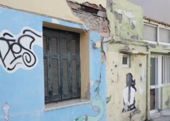 Δύο πτώσεις μπαλκονιών στο Ηράκλειο – Επί ποδός η δημοτική αστυνομία, δείτε εικόνες