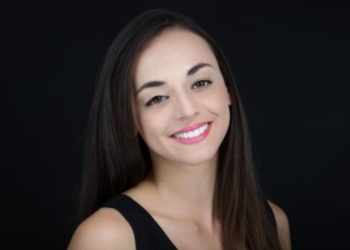 Ειρήνη Τορνεσάκη: Η Ηρακλειώτισσα που πάει το ριζίτικο στα Grammy