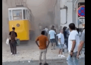 Εκτροχιάστηκε το εμβληματικό τελεφερίκ Γκλόρια στη Λισαβόνα - 15 νεκροί και πολλοί τραυματίες