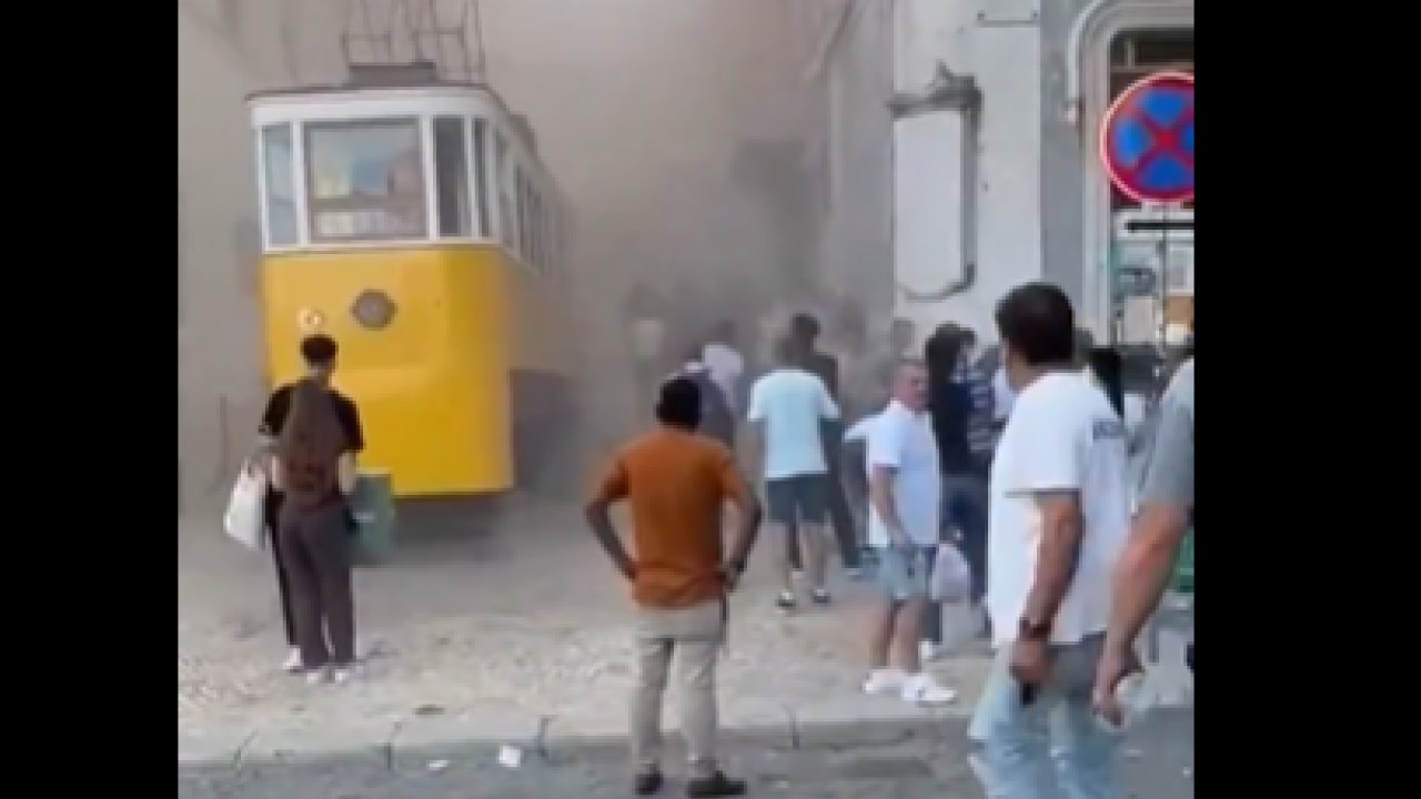 Εκτροχιάστηκε το εμβληματικό τελεφερίκ Γκλόρια στη Λισαβόνα - 15 νεκροί και πολλοί τραυματίες
