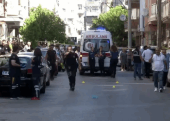 Ένοπλη επίθεση σε αστυνομικό τμήμα στη Σμύρνη - 16χρονος σκότωσε 2 αστυνομικούς
