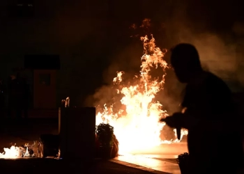 Επεισόδια μετά τη συγκέντρωση για τα Τέμπη στην Αθήνα - 23 συλλήψεις