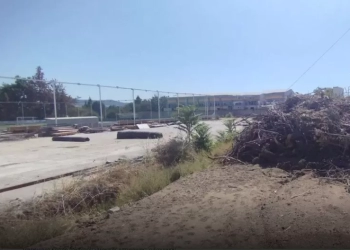 Επιχειρηματίας εφτιαχνε παράνομο ποδοσφαιρικό γήπεδο, μέσα σε κοίτη ρέματος - Φωτογραφίες