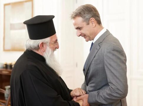 «Επιλέξτε όποιον υποψήφιο μητροπολίτη θέλετε από τον κατάλογο» – Τι είπαν Κυριάκος Μητσοτάκης και Αρχιεπίσκοπος Κρήτης