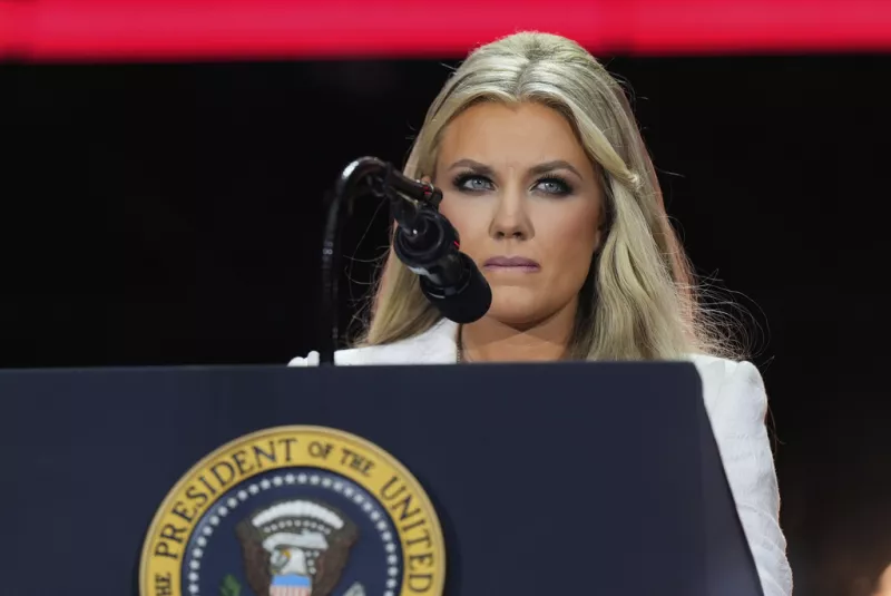 Έρικα Κερκ: Από εστεμμένη καλλονή, η χήρα που επηρεάζει τα αμερικανικά πλήθη