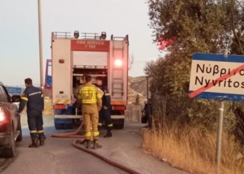 Έσβησε η φωτιά στη Νύβριτο αλλά παραμένουν σε επιφυλακή οι πυροσβέστες