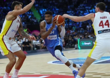 Eurobasket 2025: «Μαύρη Πέμπτη» γράφουν οι Ισπανοί για την ήττα από την Ελλάδα – «Πιο τρομακτικός από ποτέ» λέει η FIBΑ για τον Αντετοκούνμπο
